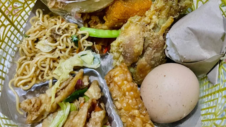 Mengungkap Asal-usul Nasi Berkat dan Perannya dalam Tradisi Masyarakat Jawa