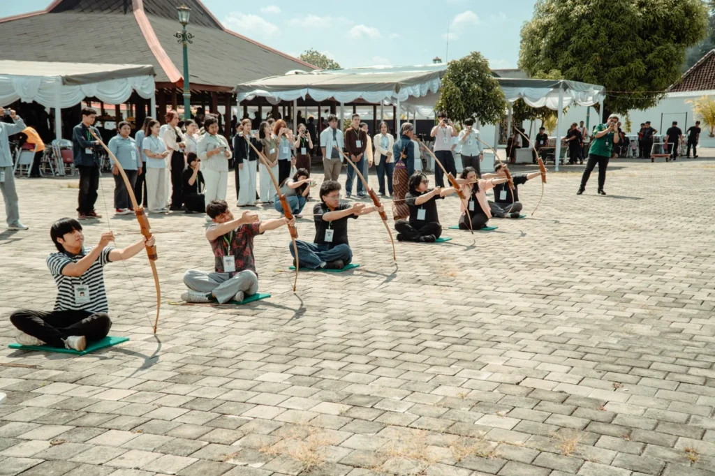 UAJY Bekali Mahasiswa Baru Kenali Budaya Jawa Lewat Program Jogja Istimewa di Keraton